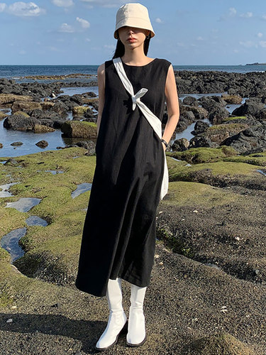 高级感亚麻小黑裙无袖直筒裙度假