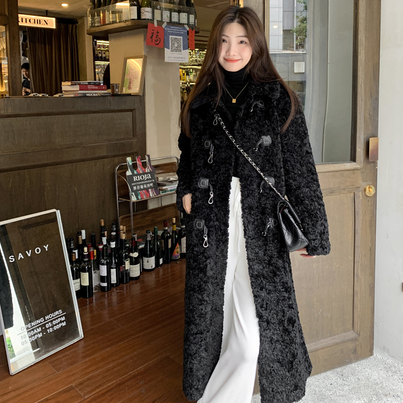 黑色羊羔毛过膝长款气质毛绒大衣