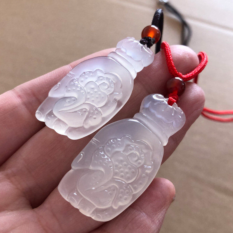 玛瑙手吊坠麻将赢钱神器逢赌就赢打牌本命年百财横财到手项链证书