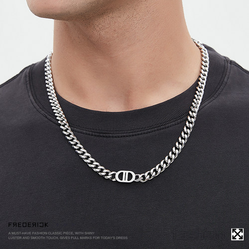 可定制刻字古巴链字母D钛钢项链