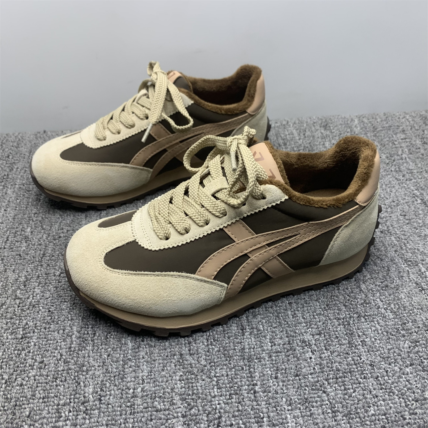 断码处理加绒36码真皮德迅鞋女2025冬季新款厚底百搭保暖运动鞋潮