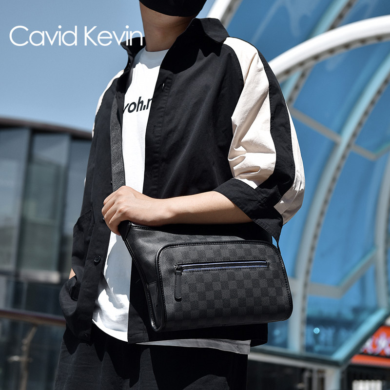 男士休闲单肩斜挎马鞍包