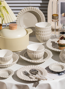 Ceramic kitchenware, plates, and bowls set, complete set for