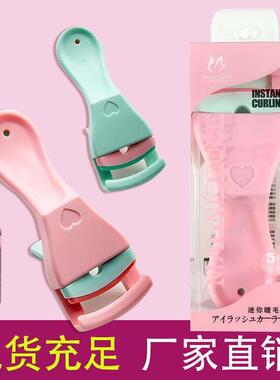 EyelashCurPticHand-ob