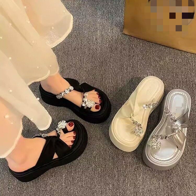 松糕厚底增高凉拖鞋女夏外穿2026新款配裙子时尚套趾水钻高跟凉鞋