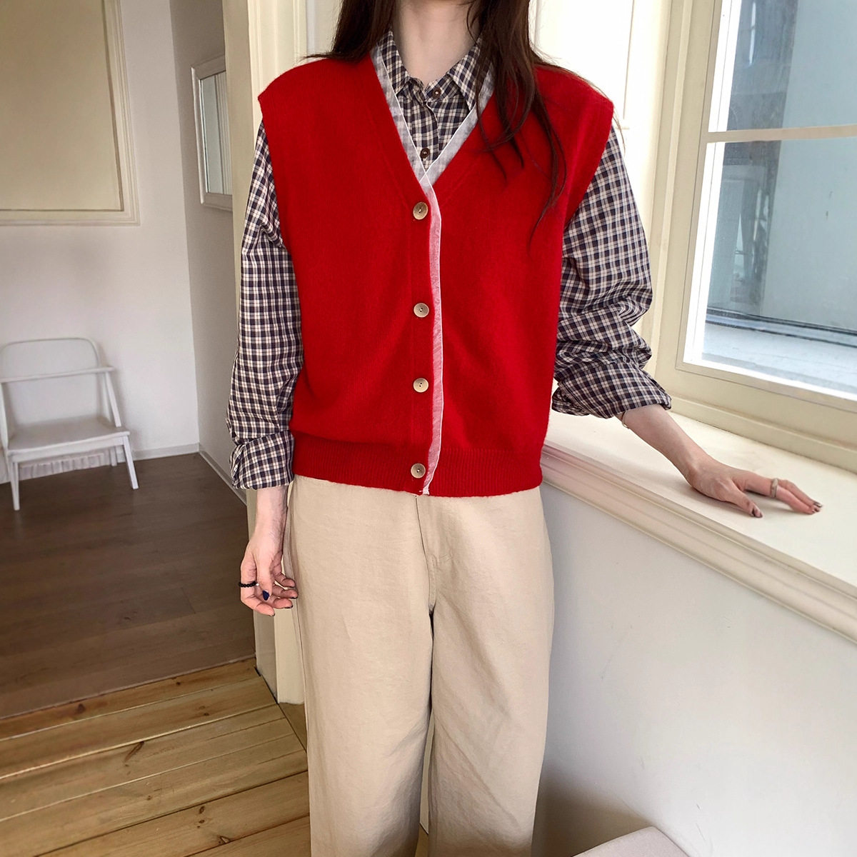 薇颂女装2025冬季新款过年穿搭氛围感红色全羊毛V领针织马甲女