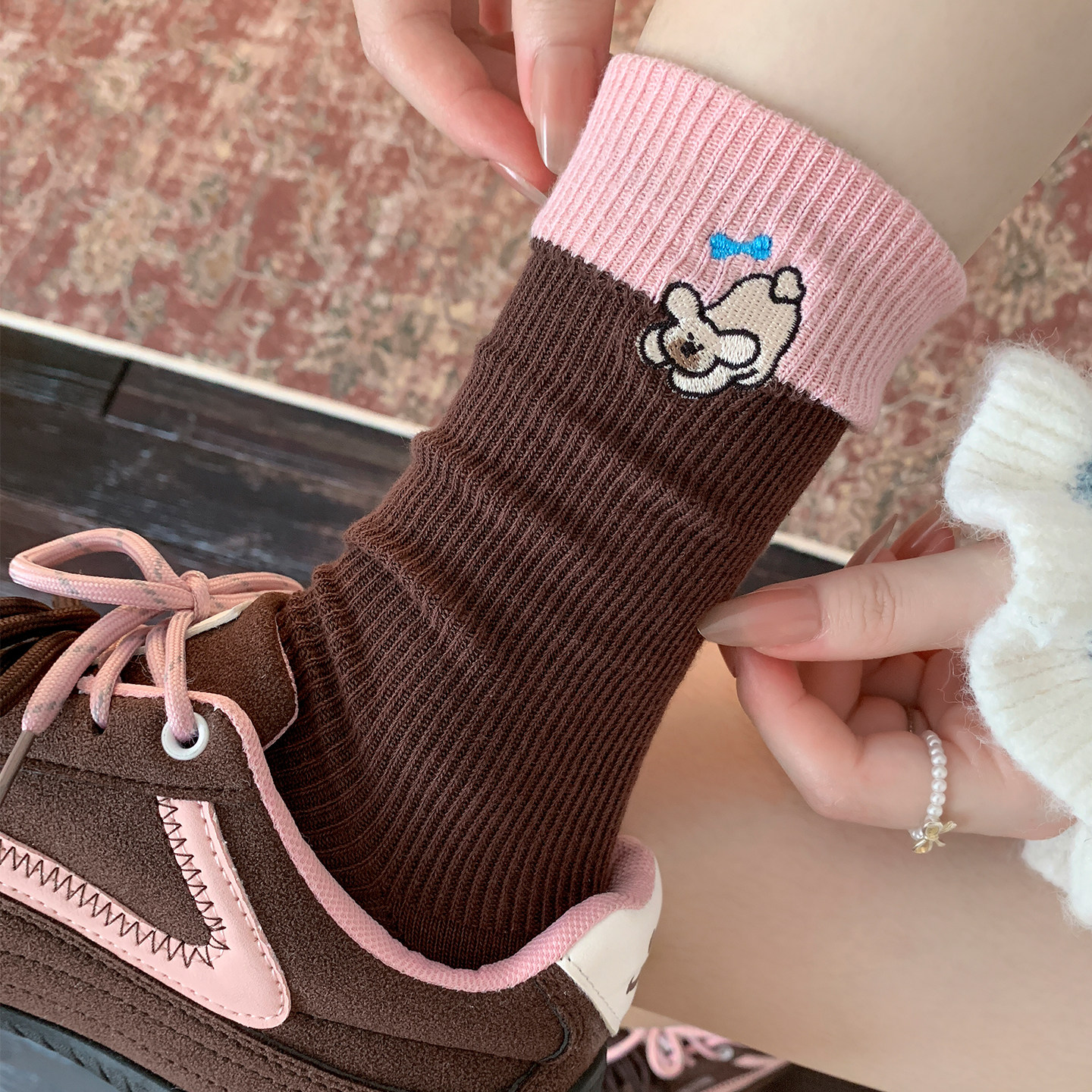 撞色袜子女咖色系卡通小狗中筒袜