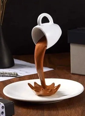 悬浮咖啡杯立体悬挂创意树脂桌面摆件装饰工艺品家居设计