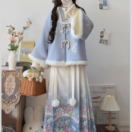 明制汉服女加绒刺绣披袄马面裙冬