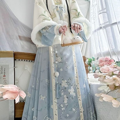 明制汉服女刺绣加绒短袄秋冬套装