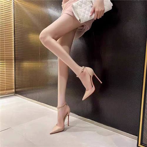 裸色红底高跟单鞋一字带