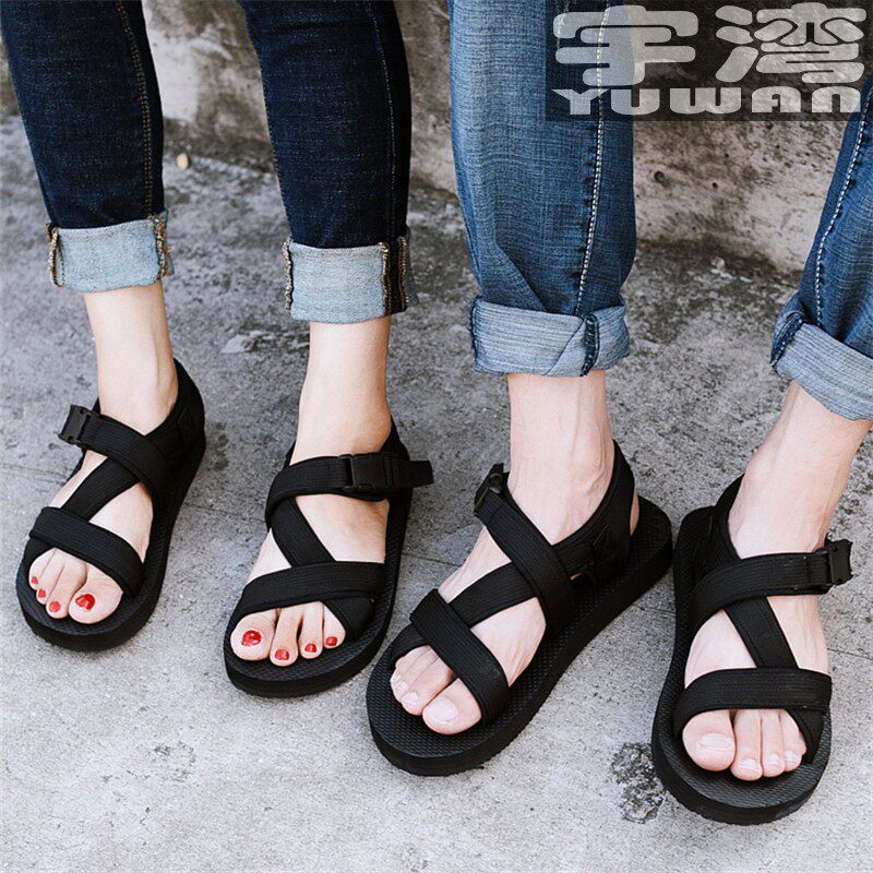 TRENDY SPRING AND SUMMER NEW VIETNAMESE DRAG COUPLE BEACH CROSS BELT LIGHT NET RED SANDALS FOR MEN TO WEAR SPOT DELIVERY