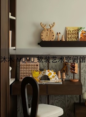 简约现代样板间儿童房摆件实木色主题玩具书桌套装创意木质装饰品