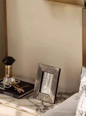 现代新中式样板间售楼处床头柜边柜桌面摆件真书蜻蜓沙漏装饰品