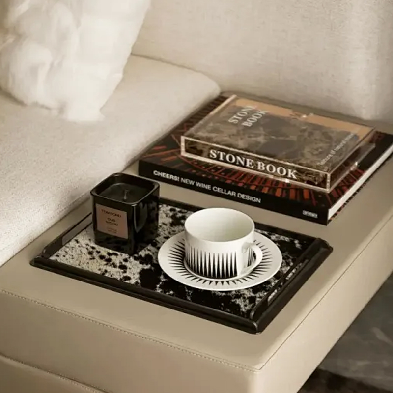现代轻奢样板间客厅茶几沙发边几旁咖啡杯托盘摆件香薰真书饰品