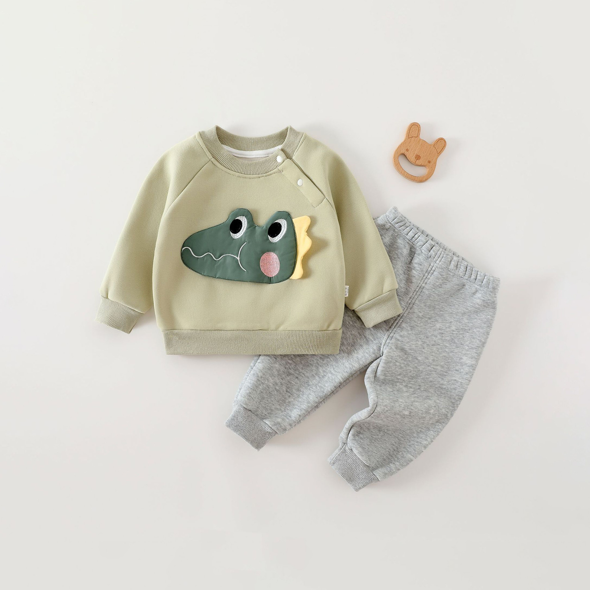 新款男女宝宝打底家居服A类套头卡通加厚卫衣卫裤两件套童装加绒