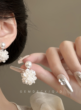 法式温柔白色绣球花珍珠耳钉森系超仙花朵耳环复古花瓣耳饰耳夹女