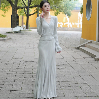 浣熊绒针织鱼尾半身裙优雅两件套