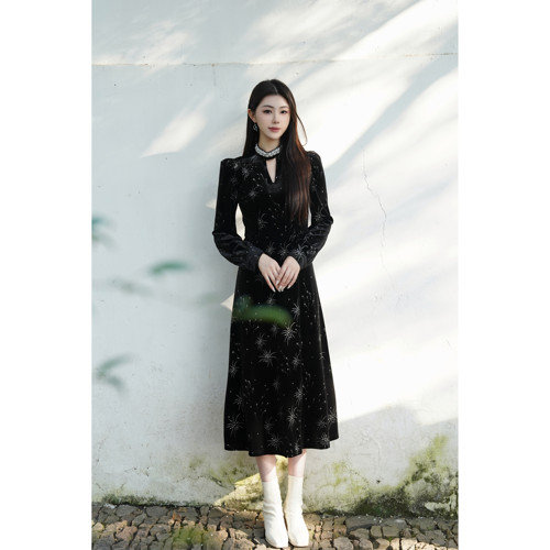 法式挂脖领烫金丝绒显瘦连衣裙