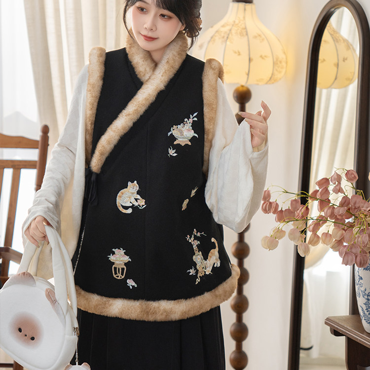 远山娥黛明制交领比甲猫咪绣花