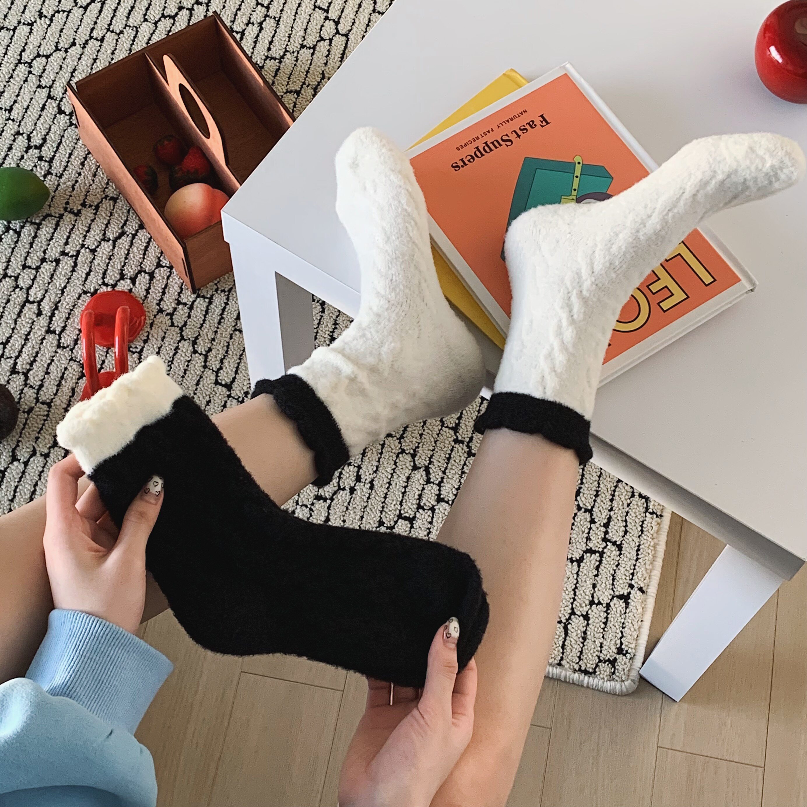 针织棉袜女冬少女心个性拼色中筒袜保暖创意麻花毛绒地板袜堆堆袜