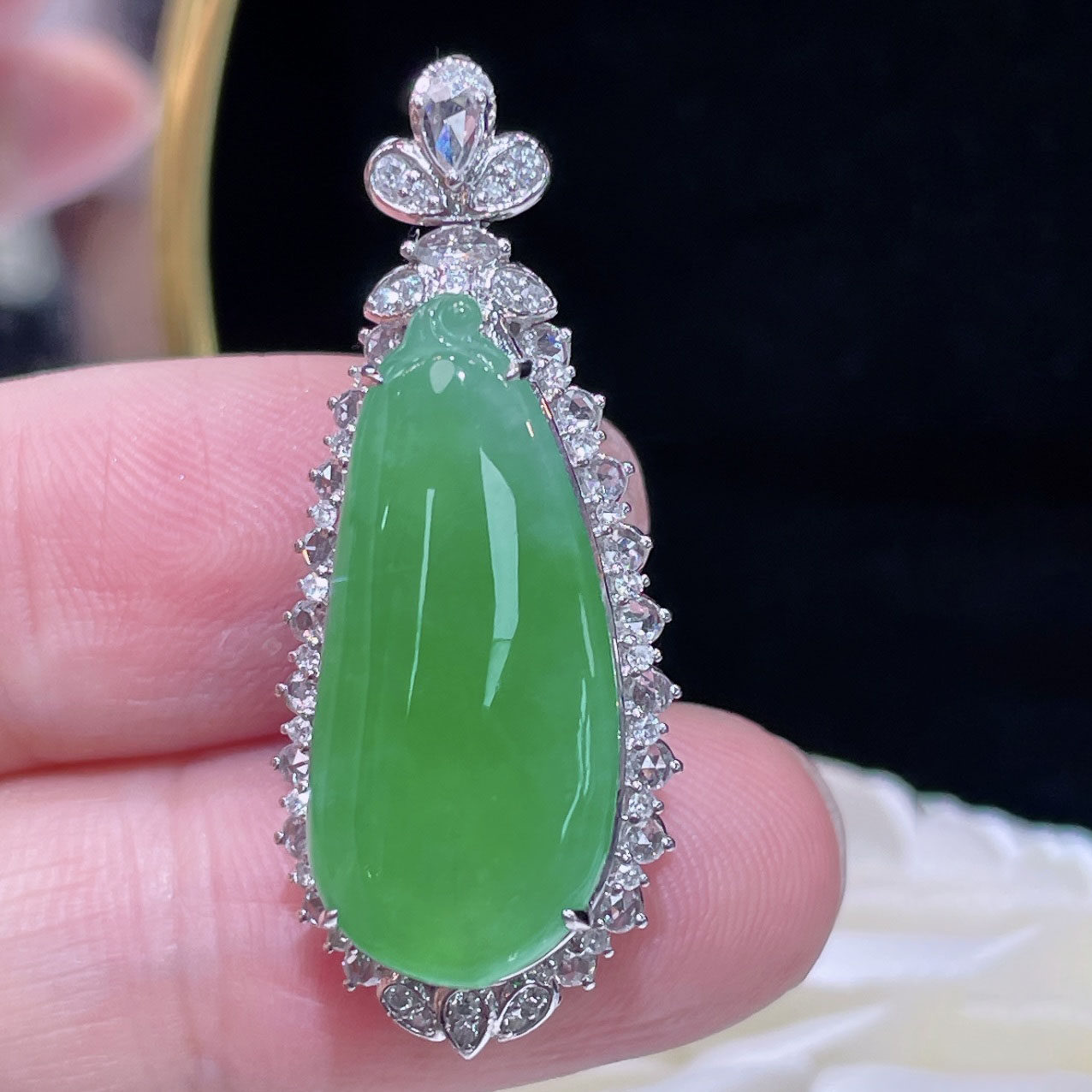 翠秦之皇冰满绿福瓜吊坠 18k金镶嵌天然缅甸翡翠A货水润细腻种老