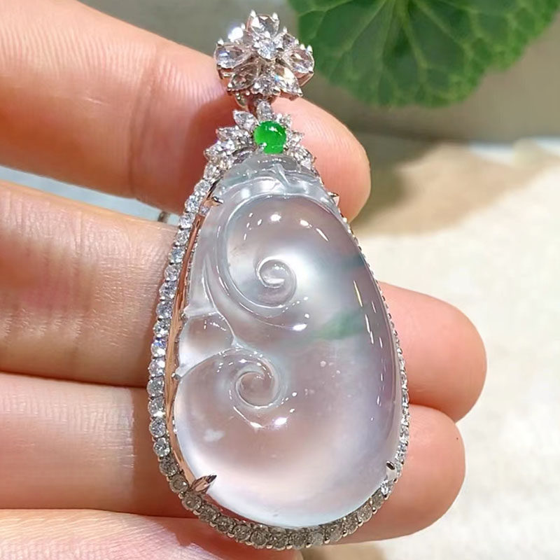 翠秦之皇高冰飘花如意吊坠 18k金镶嵌翡翠种水细腻饱满圆润