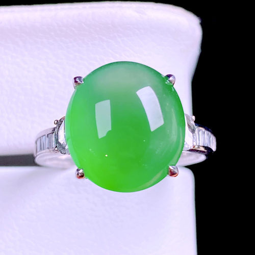 翠秦之皇冰阳绿蛋面戒指 18k金镶嵌天然翡翠A货种色兼备气质优雅