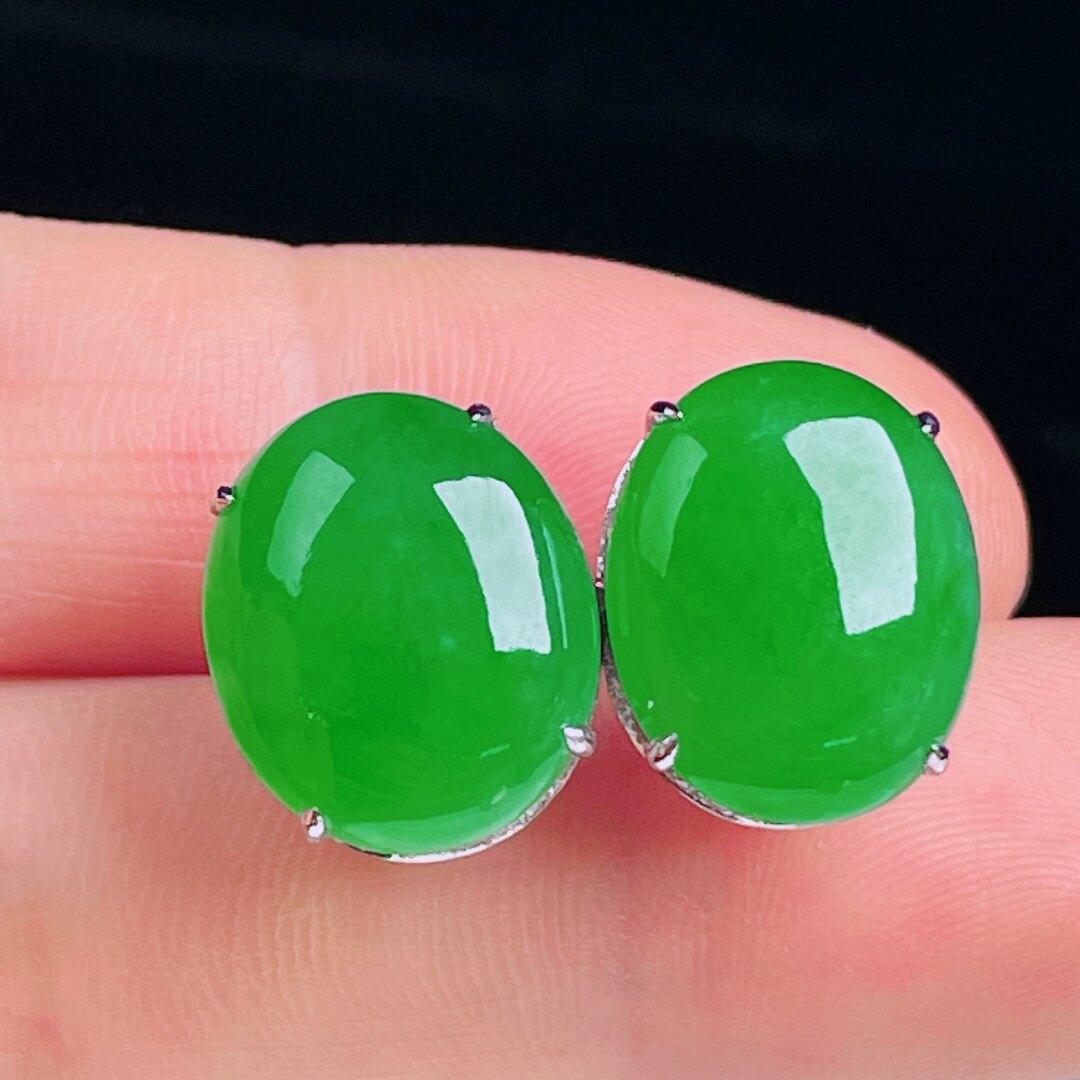 翠秦之皇冰阳绿蛋面耳钉 18k金钻石镶嵌天然A货翡翠饱满莹润冰透