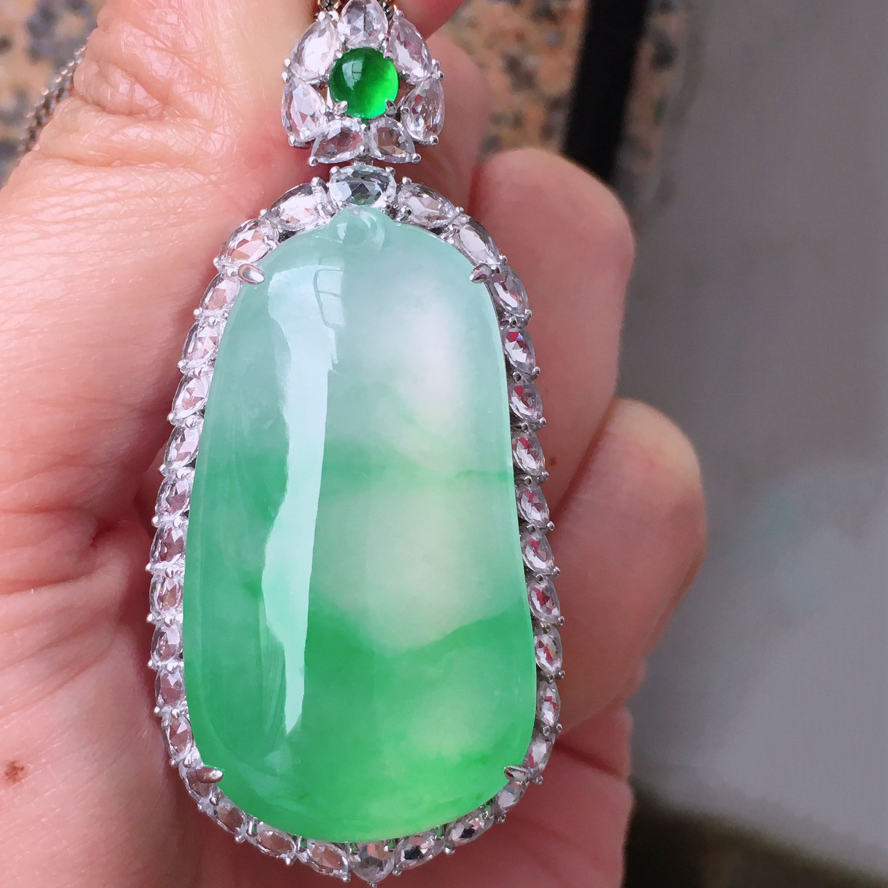 翠秦之皇冰飘绿大福瓜吊坠 18k金钻石镶嵌天然A货翡翠饱满莹润