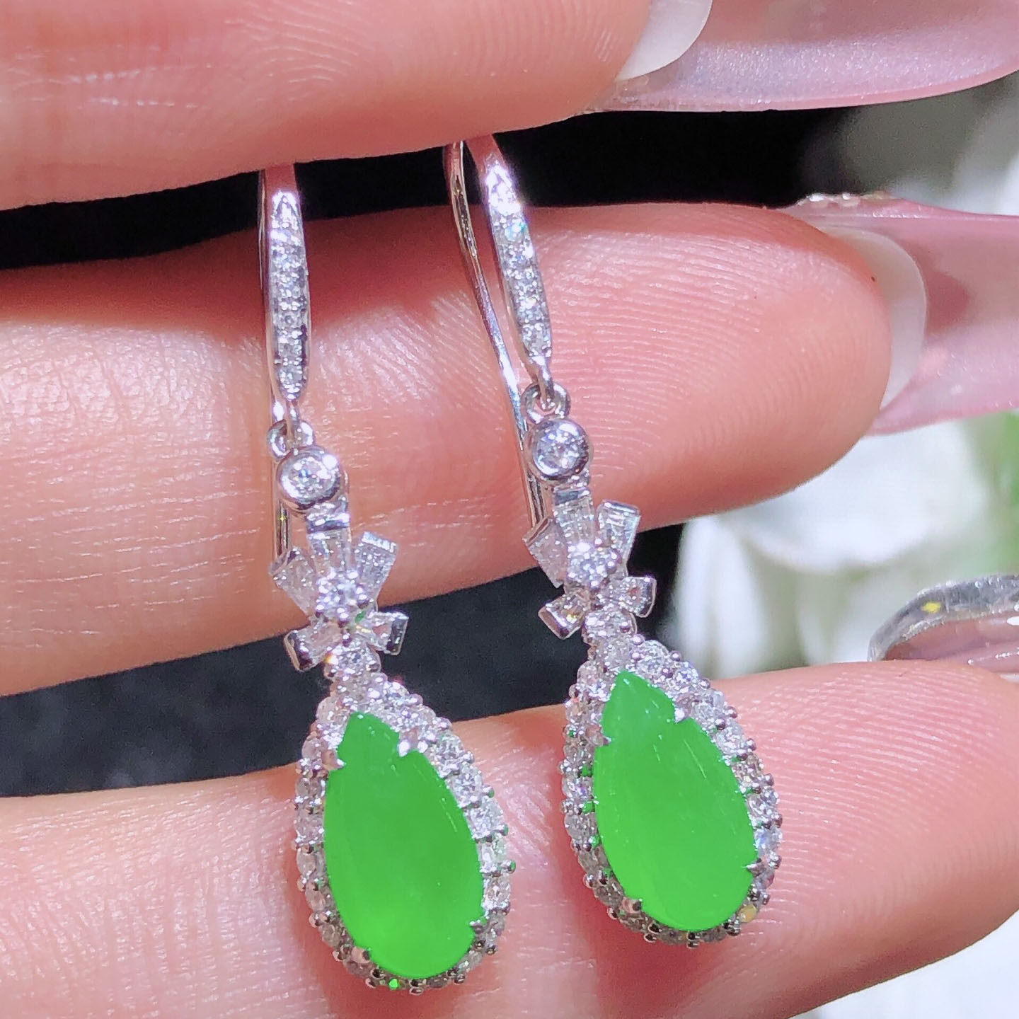 翠秦之皇冰阳绿随形耳坠 18k金镶嵌天然翡翠A货种色兼备气质优雅,珠宝/钻石/翡翠,耳饰,淘宝优惠券,粉丝福利购,淘宝优惠卷