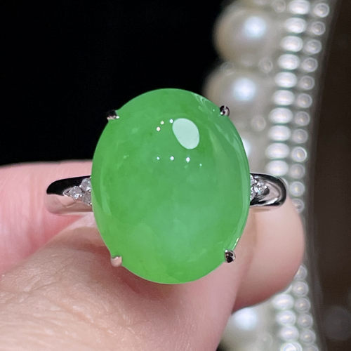 翠秦之皇冰阳绿蛋面戒指 18k金镶嵌天然翡翠A货种色兼备气质优雅
