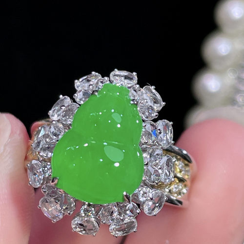 翠秦之皇冰阳绿葫芦戒指 18k金镶嵌天然翡翠A货种色兼备气质优雅