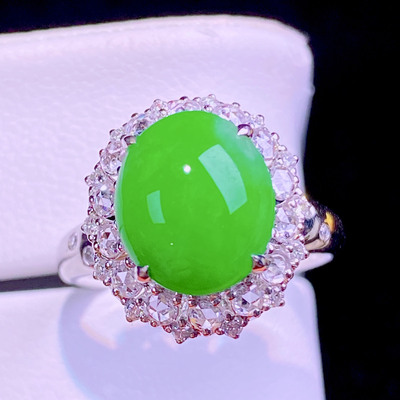 翠秦之皇冰阳绿蛋面戒指 18k金镶嵌天然翡翠A货种色兼备气质优雅