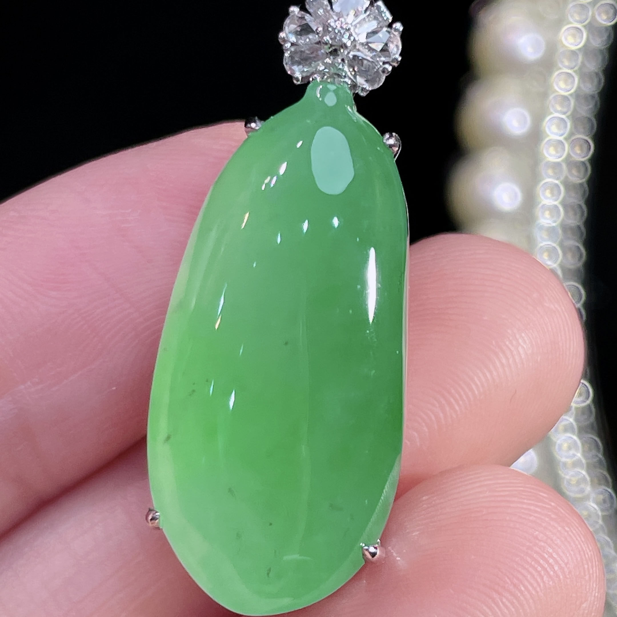 翠秦之皇冰阳绿福瓜吊坠 18k金镶嵌天然翡翠A货种色兼备气质优雅