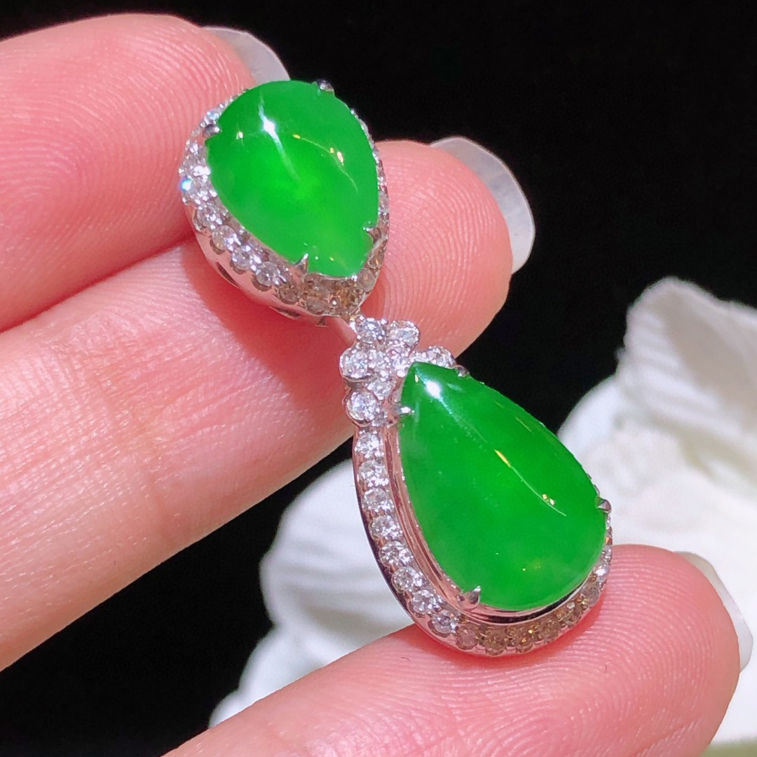 翠秦之皇冰阳绿水滴吊坠 18k金镶嵌天然翡翠A货种色兼备气质优雅