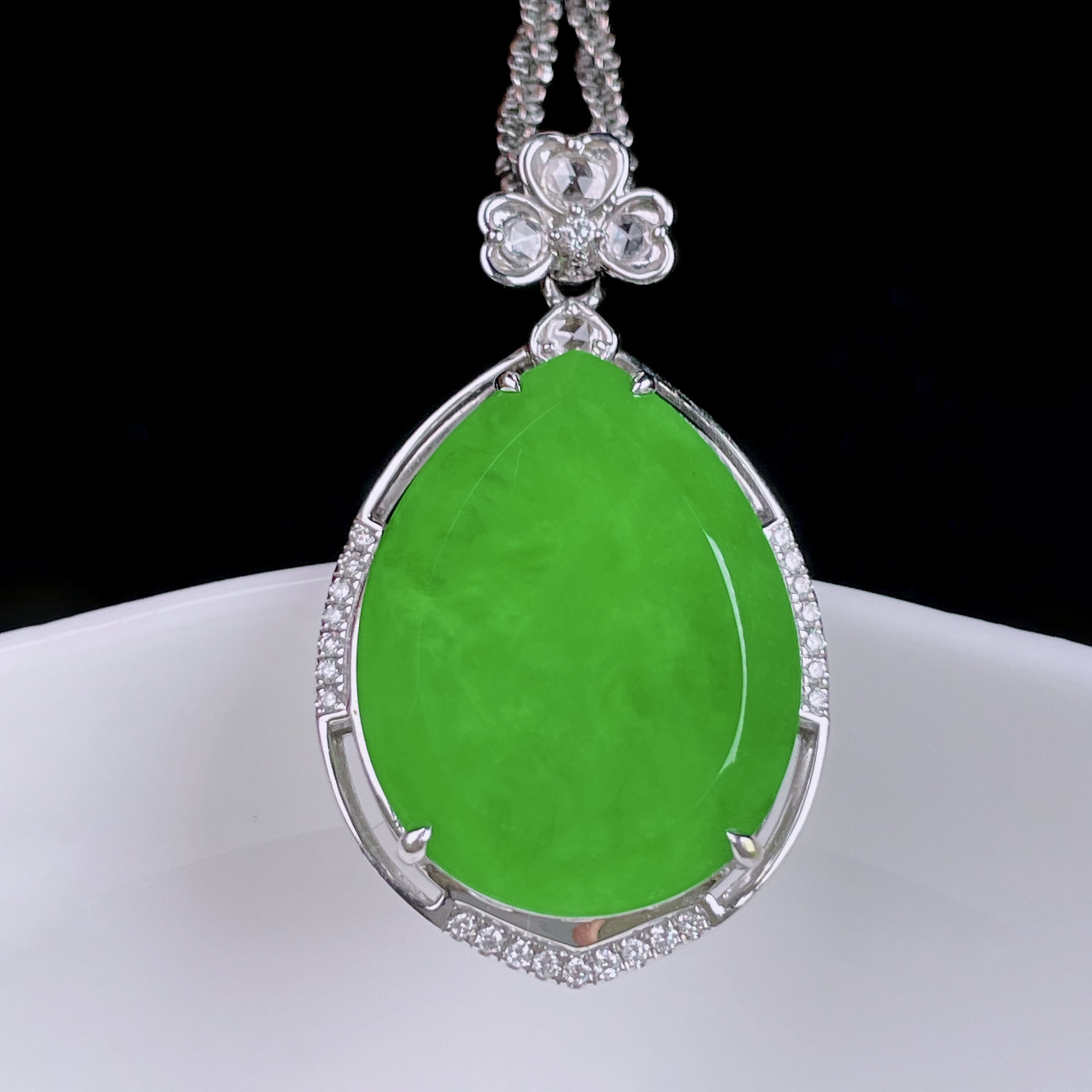 翠秦之皇阳绿水滴吊坠 18k金镶嵌天然缅甸A货翡翠饱满大气起光