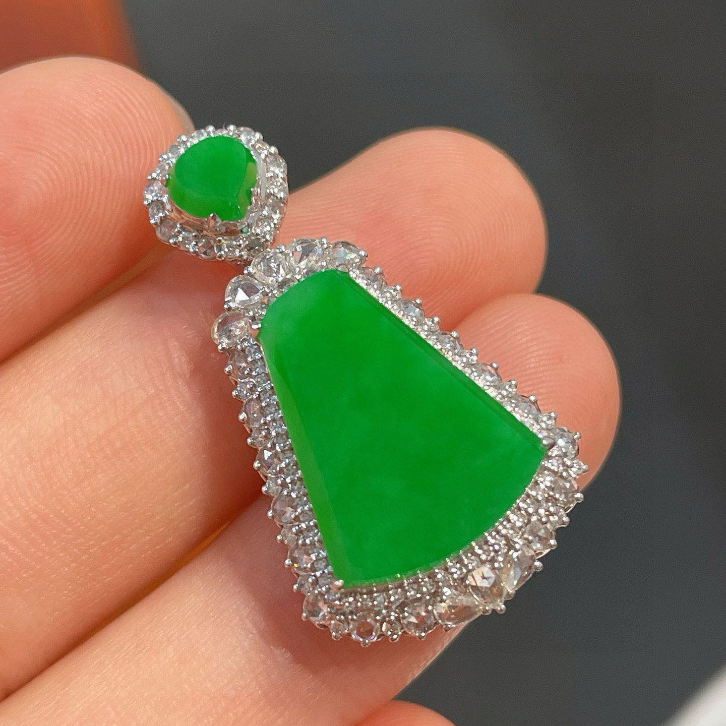 翠秦之皇冰阳绿无事牌吊坠 18k金镶嵌天然翡翠A货高档礼物收藏