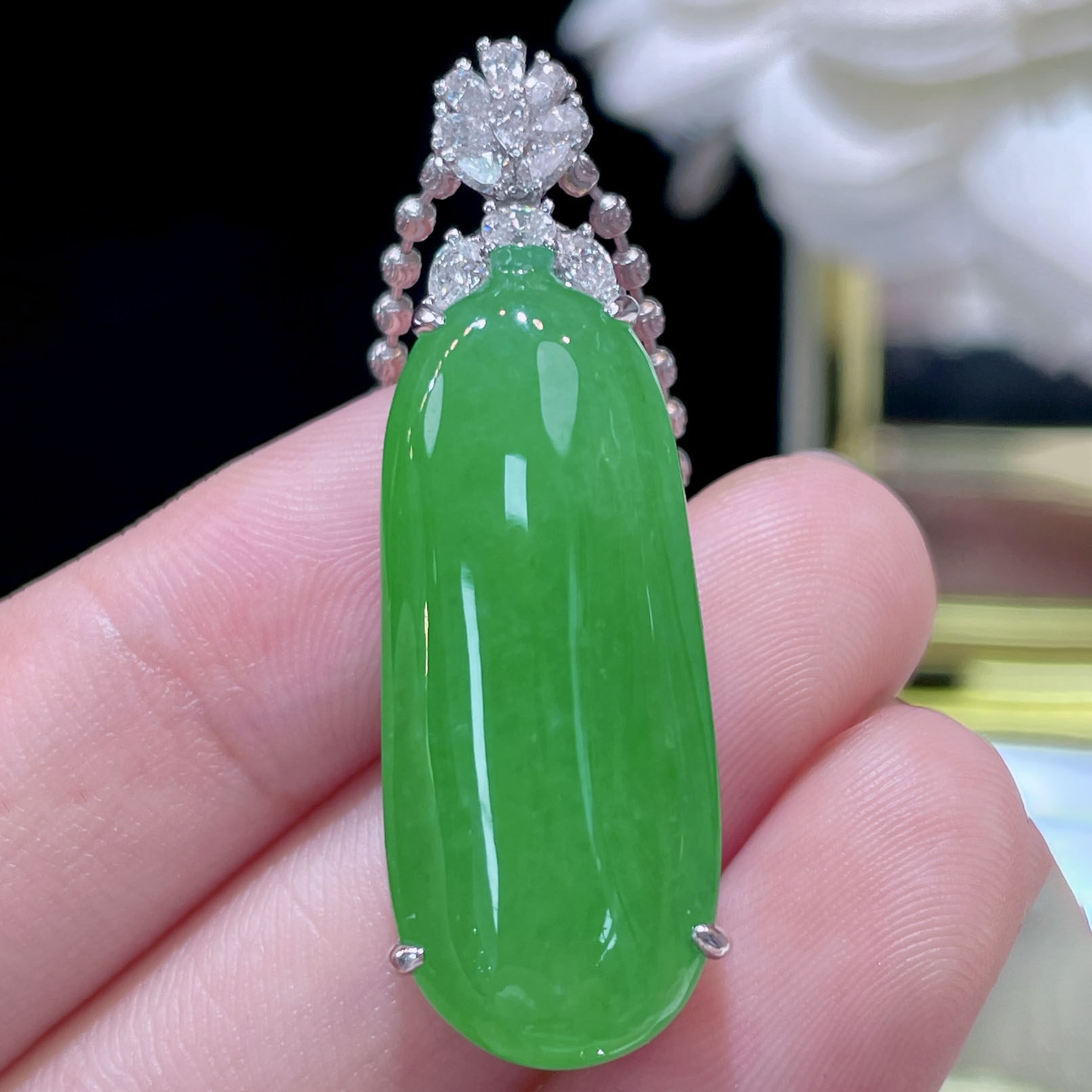 翠秦之皇冰阳绿福瓜吊坠 18k金镶嵌天然缅甸A货翡翠饱满大气起光