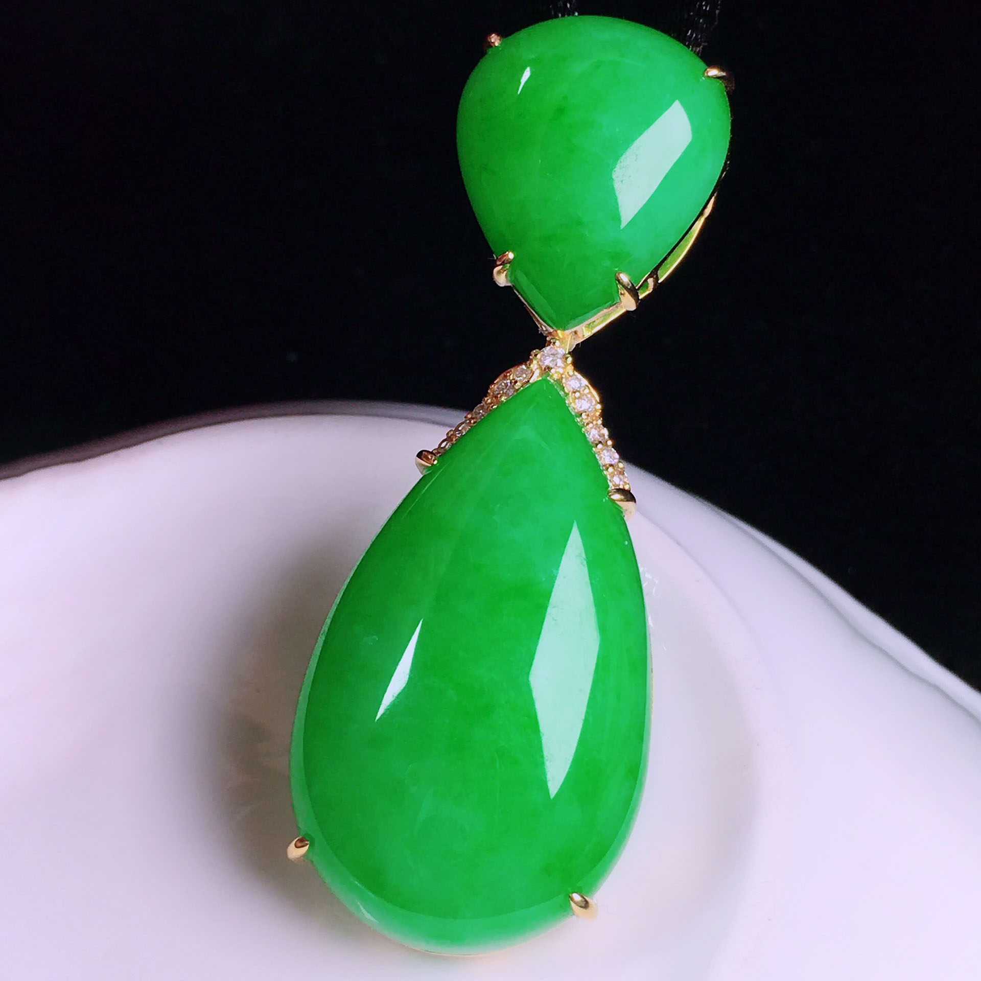 翠秦之皇阳绿大水滴吊坠 18k金镶嵌天然缅甸翡翠A货水润细腻种老