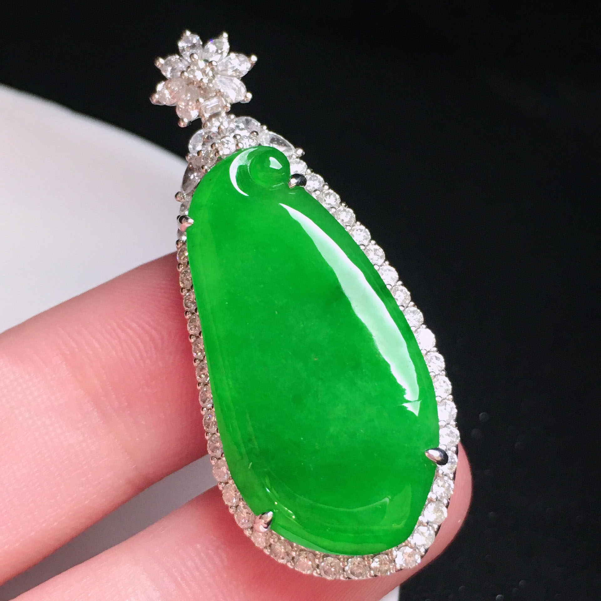 翠秦之皇冰绿福瓜吊坠 18k金镶嵌天然缅甸A货翡翠饱满大气起光