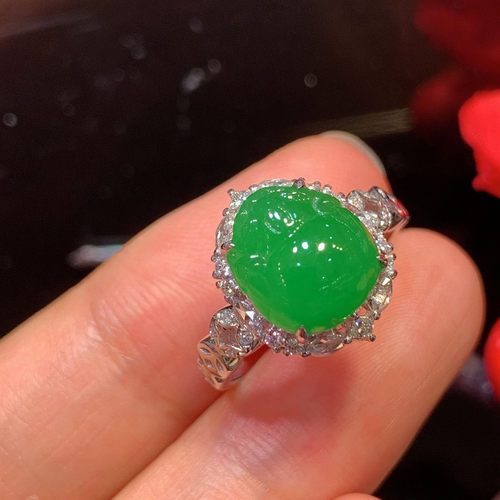 翠秦之皇冰阳绿貔貅戒指 18k金镶嵌天然翡翠A货种色兼备气质优雅