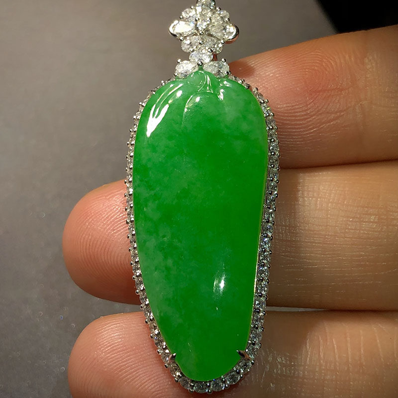 翠秦之皇冰种阳绿福瓜吊坠 18K金镶嵌天然缅甸翡翠种老细腻冰透