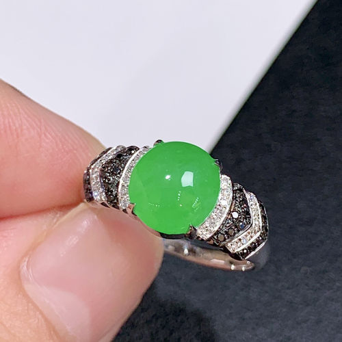 翠秦之皇冰阳绿蛋面戒指 18k金镶嵌天然翡翠A货种色兼备气质优雅