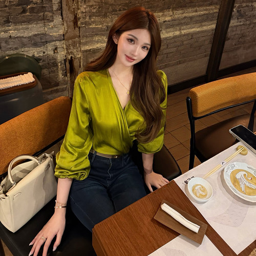 PickRui睿哥 绿缎纱影 秋季新款御姐风系带V领衬衫女长袖衬衣上衣