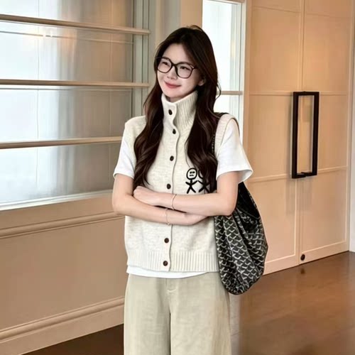 设计感半高领火柴人提花马甲女