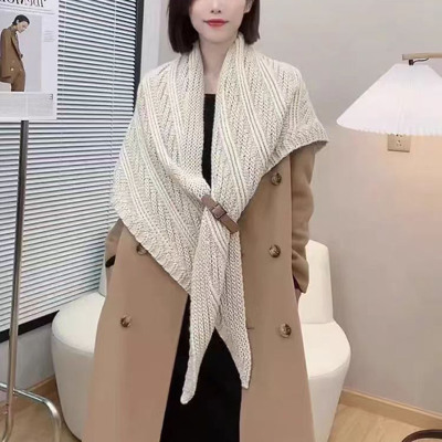 韩系设计感皮扣披肩开叉三角斗篷