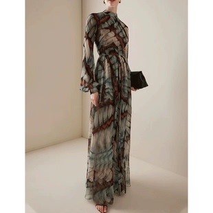 长袖气质碎花连衣裙2025新款灯笼袖修身长裙宫廷复古立领高级裙子