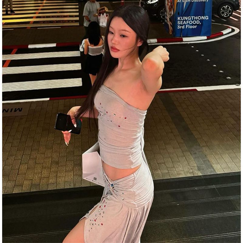 小众设计感一字肩露肩灰