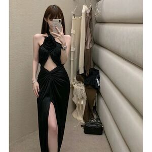 暗黑风立体花朵设计挂脖性感露脐褶皱连衣裙夏季新款修身礼服长裙